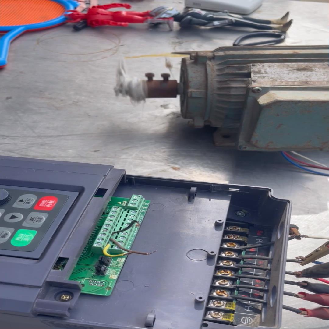 优默变频器 YM580-64R0/P5R5-T4