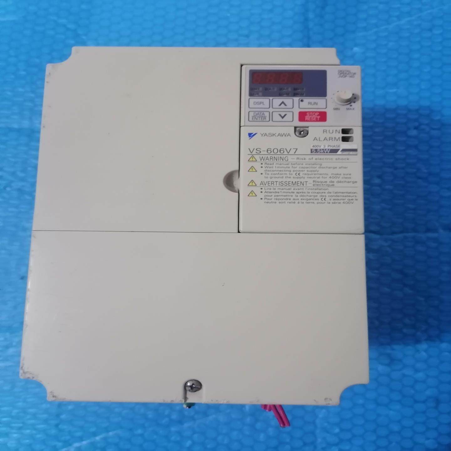 安川变频器 CIMR-V7AT45P5  (5.5KW) 拆