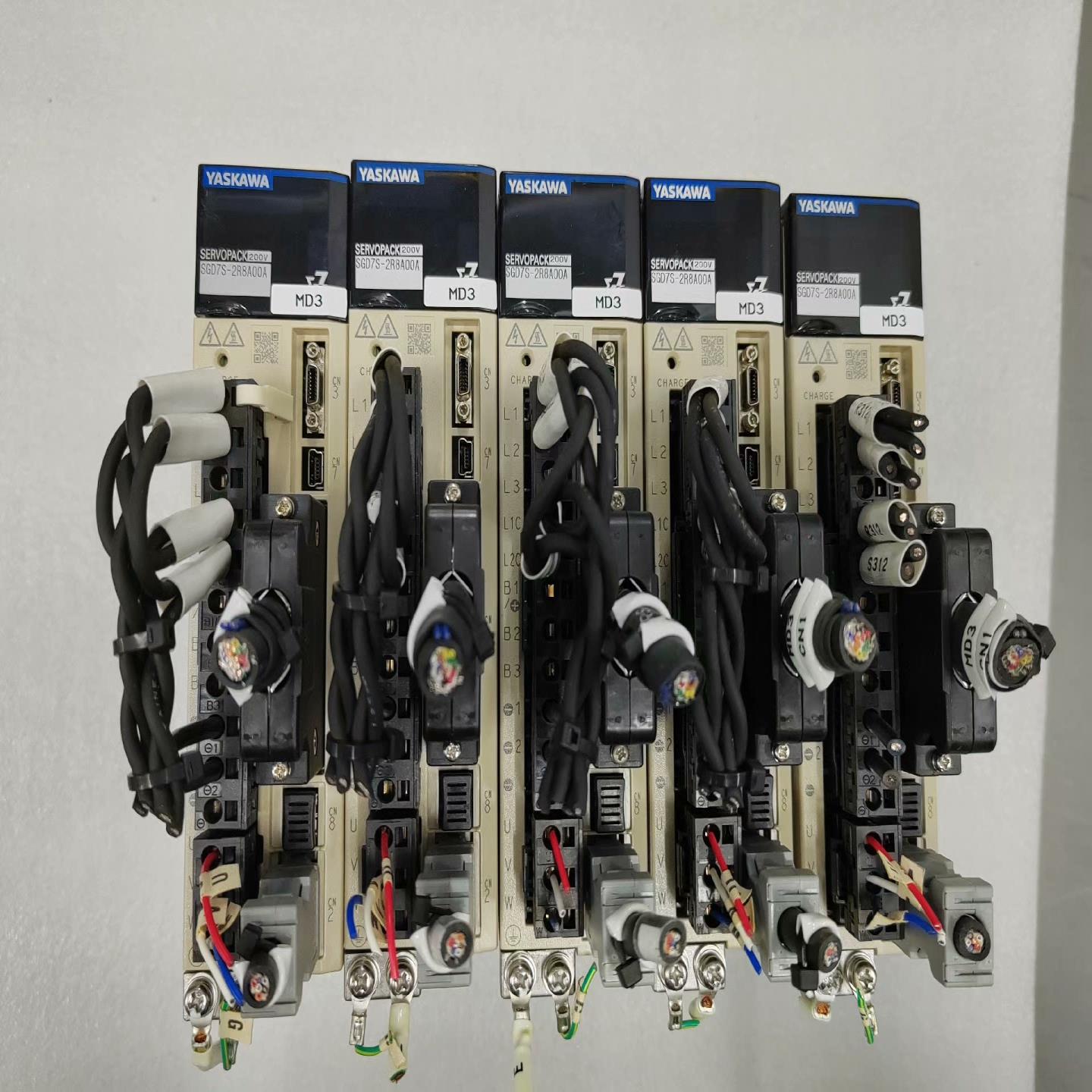 现货SGD7S-2R8A00A安川7系伺服400w驱动器配套