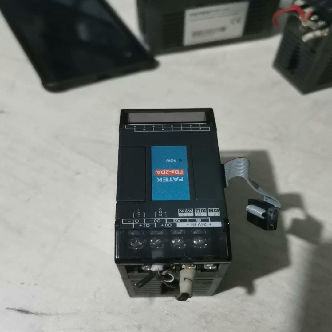 [德峰]永宏plc,永宏模拟量模块，fbs-2da,成色如图，功能完