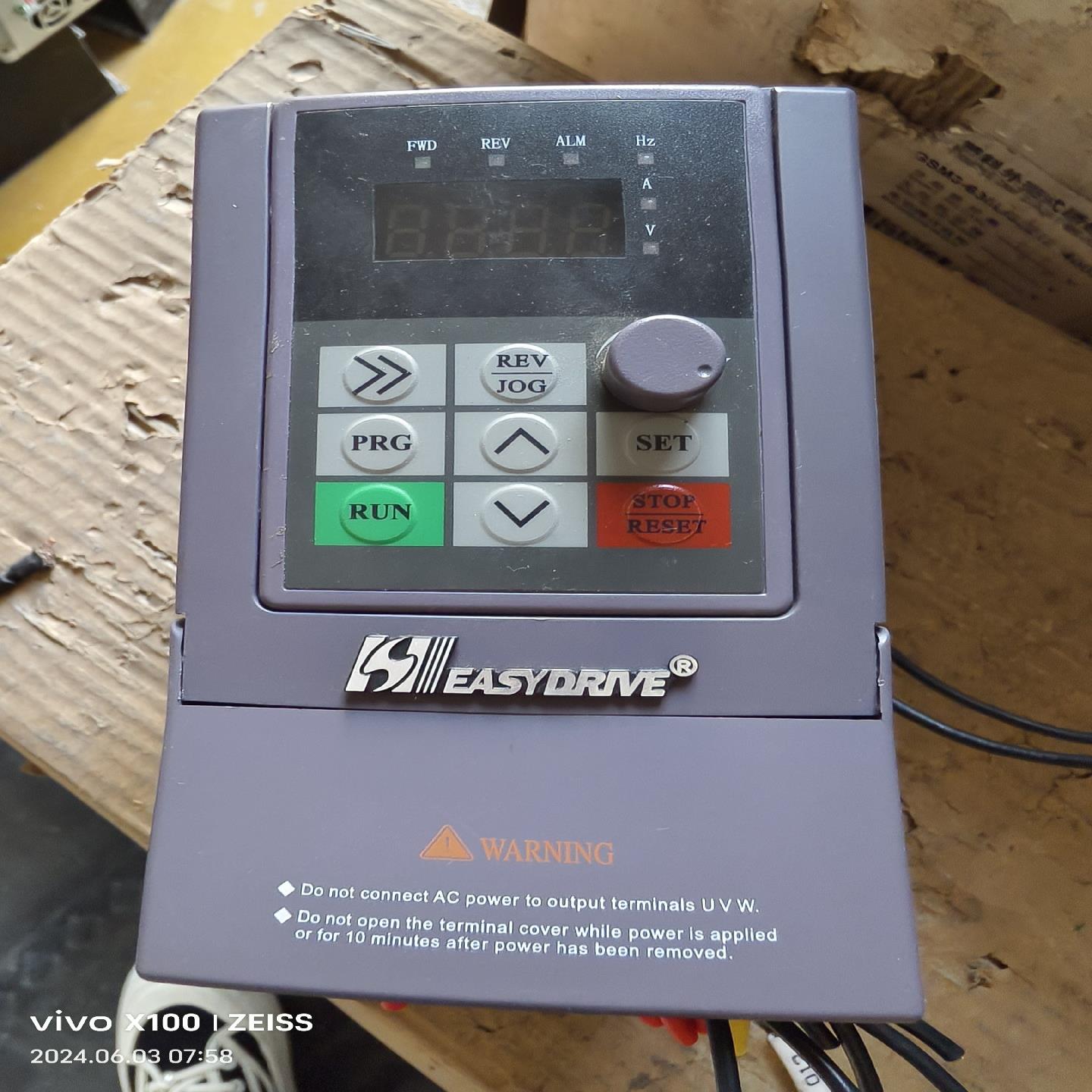 易驱M1NL—S—2S0007M，0.75KW，220伏，成