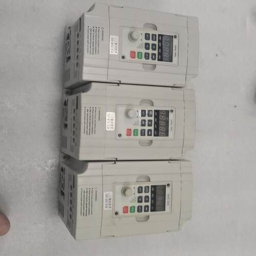 深圳三工变频器S320-0k75G-2S-M  电压22