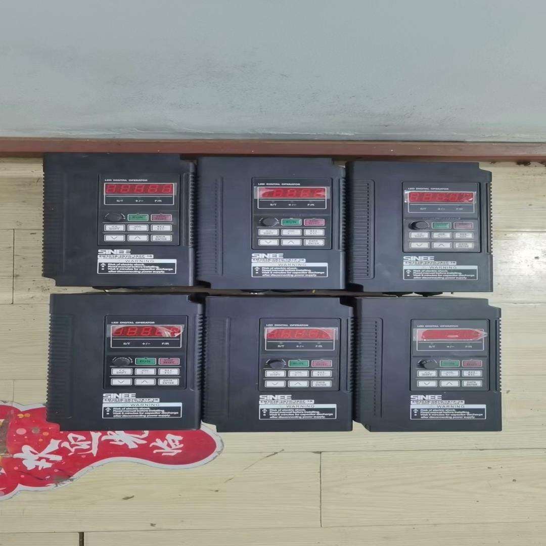 正弦变频器，型号EM303B-0R7G/1R1P-3B，38