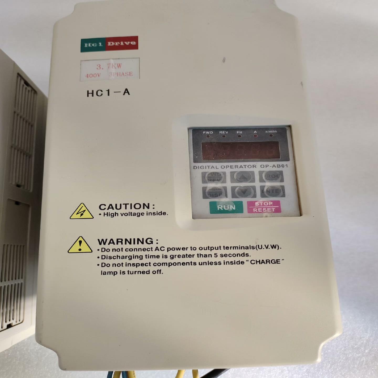 海利普3.7KW/380V变频器型号HC1A03D743B拆