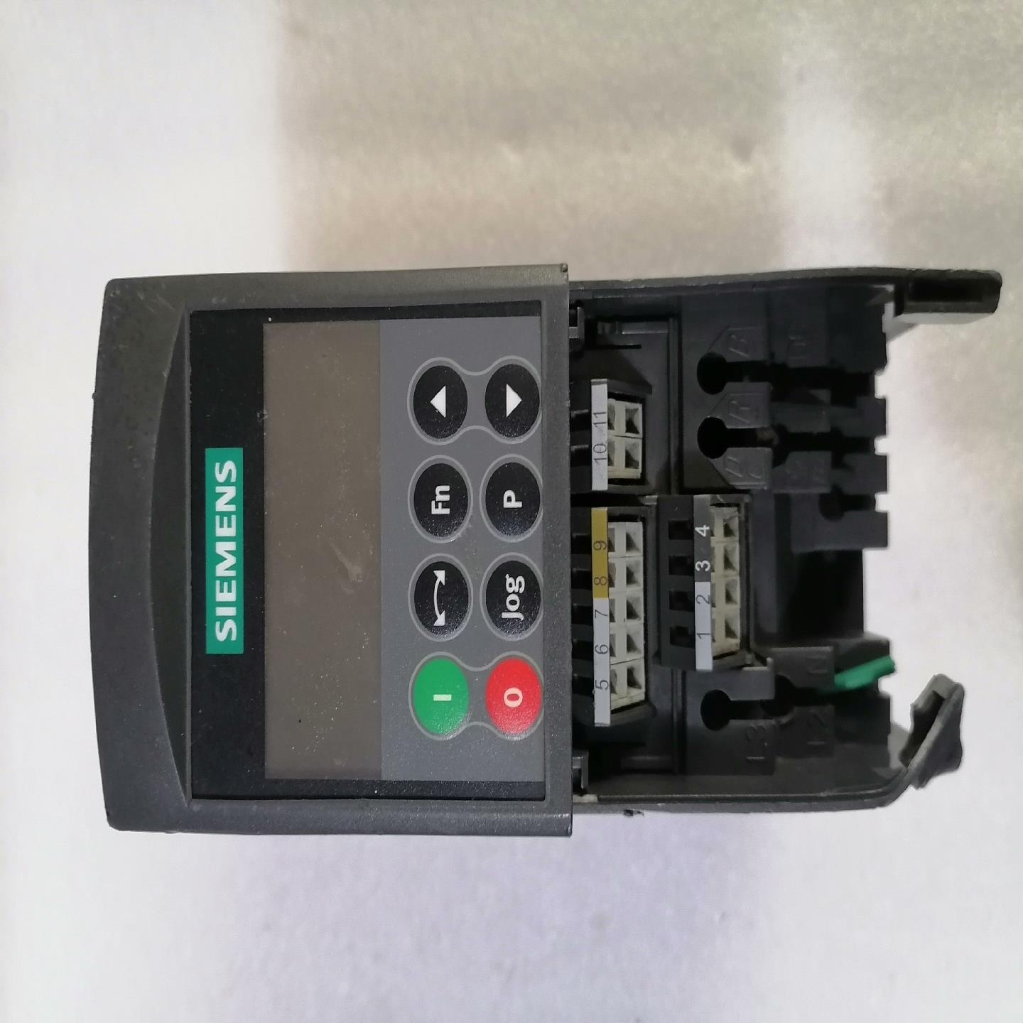 （设备配件）西门子变频器一台  6SE6420-2UC17-5AA1(0