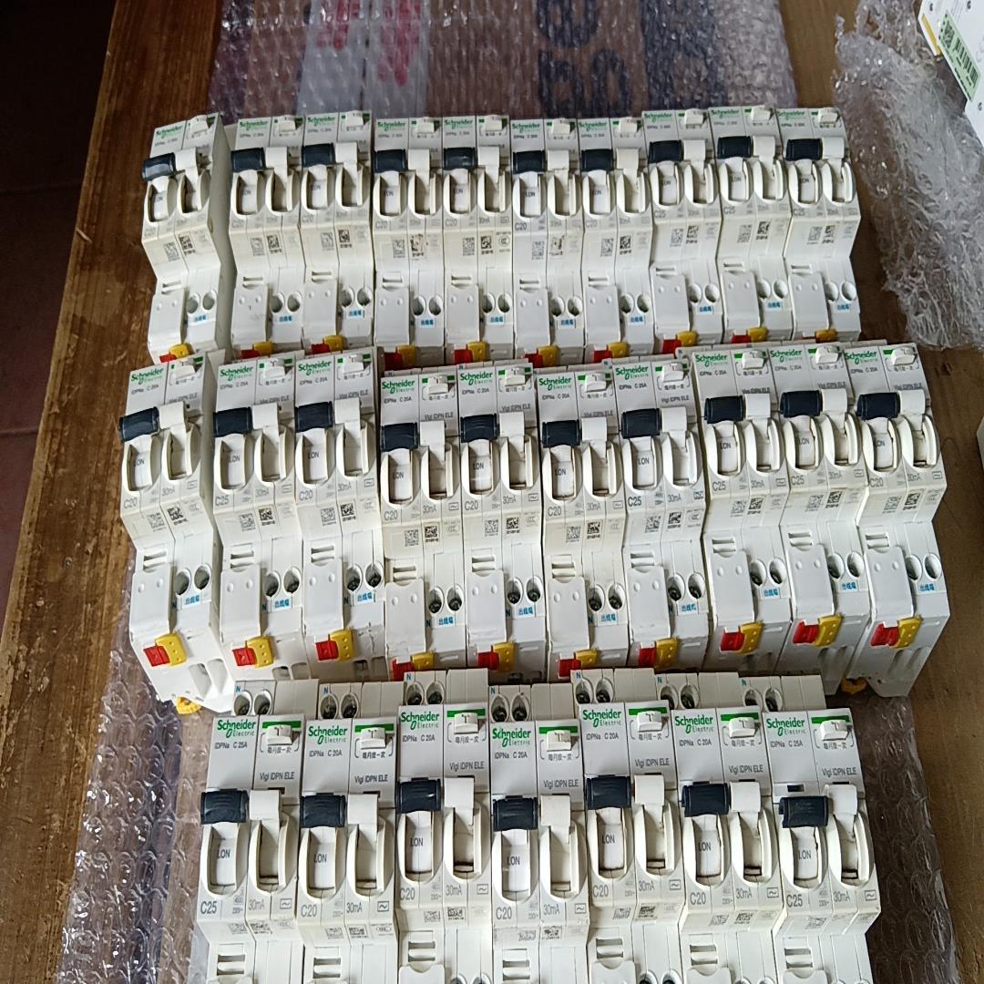 漏电保护器1P，20A25A，共有27只，成色如图，售议价