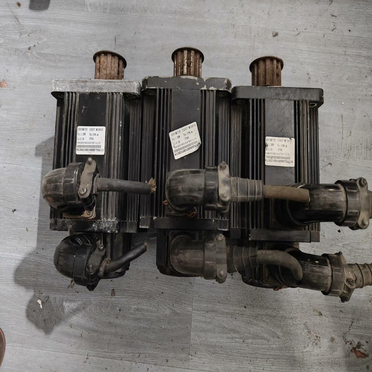 芝山伺服电机 130ST-M10010 现货