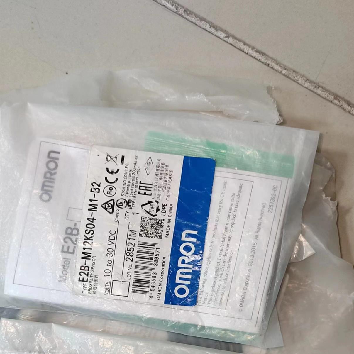 E2B-M12KS04-MI-B2   接近开关全新原