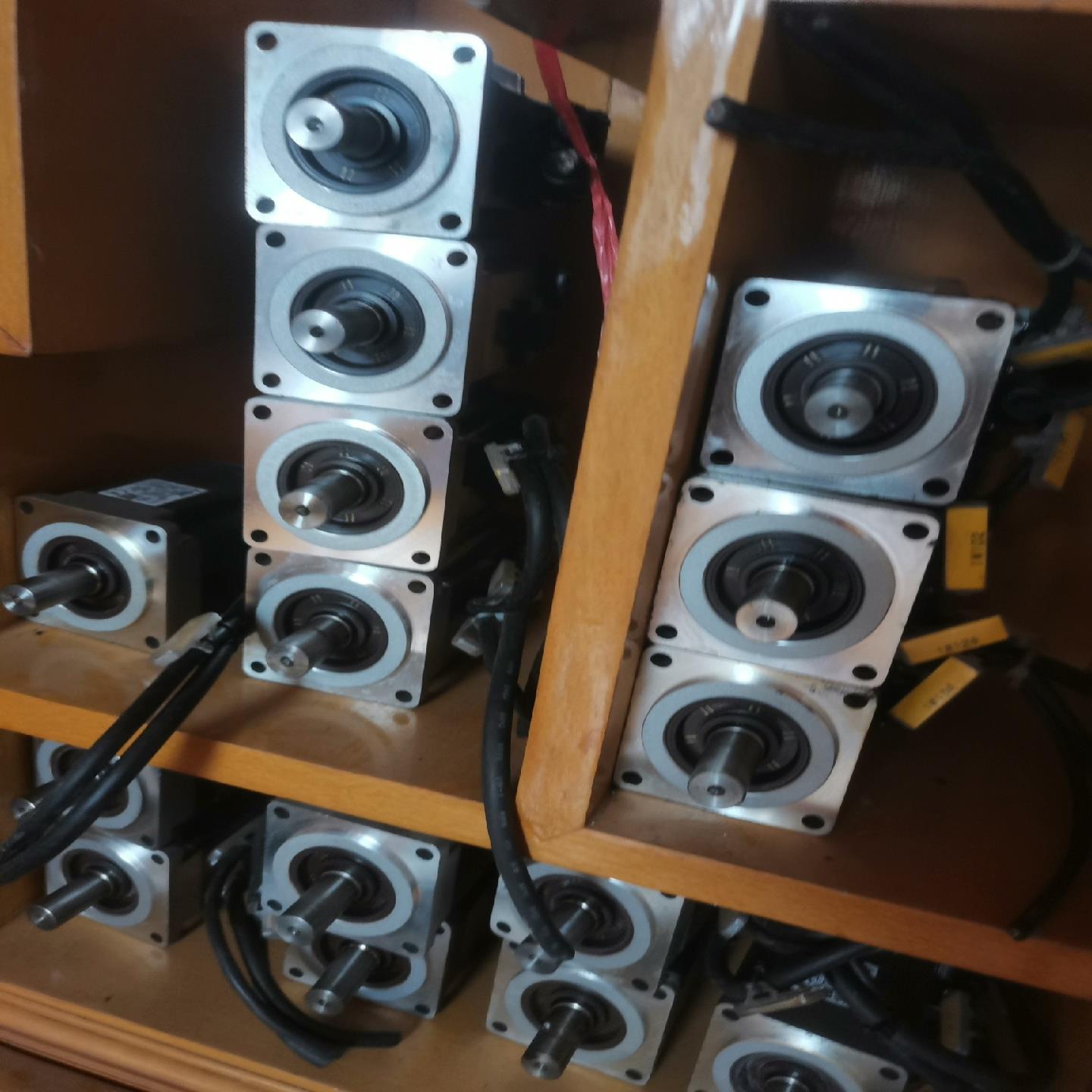 {莱茵电子商行}三菱伺服电机 HG-KN43J-S100  HG-KN43B