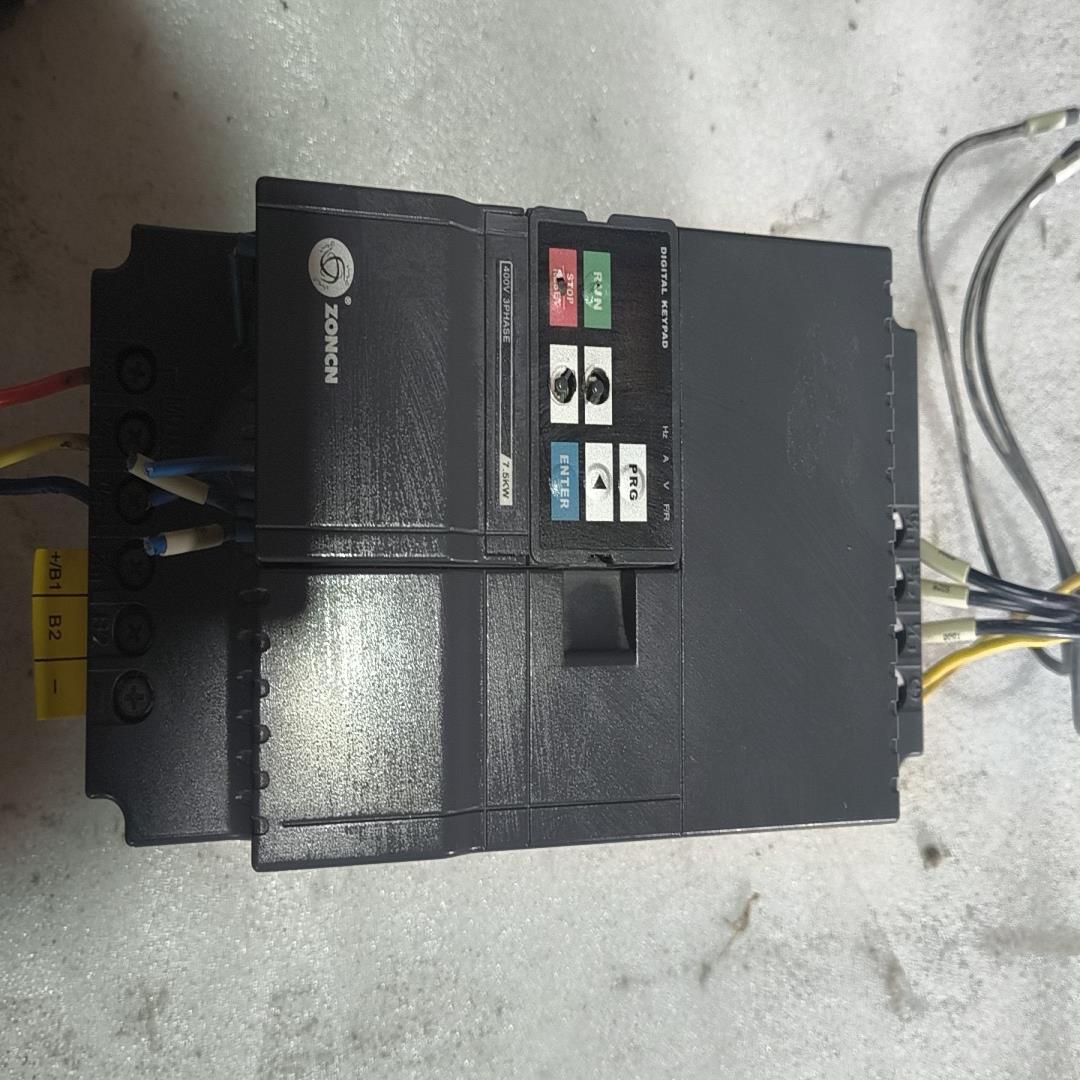 众辰变频器Z2400-7R5G/11P