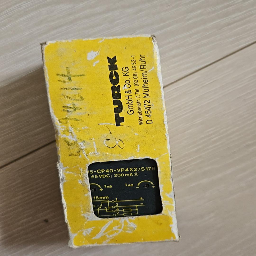 TURCK图尔克Bi15-cp40-vp4x2接近开关，全新
