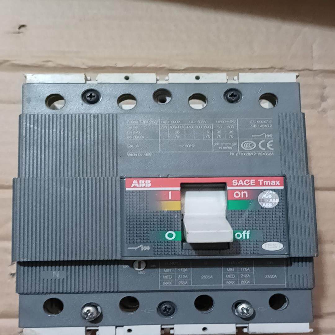 ABB T3N 250/4P拆机件成色如图一台，非诚勿扰！