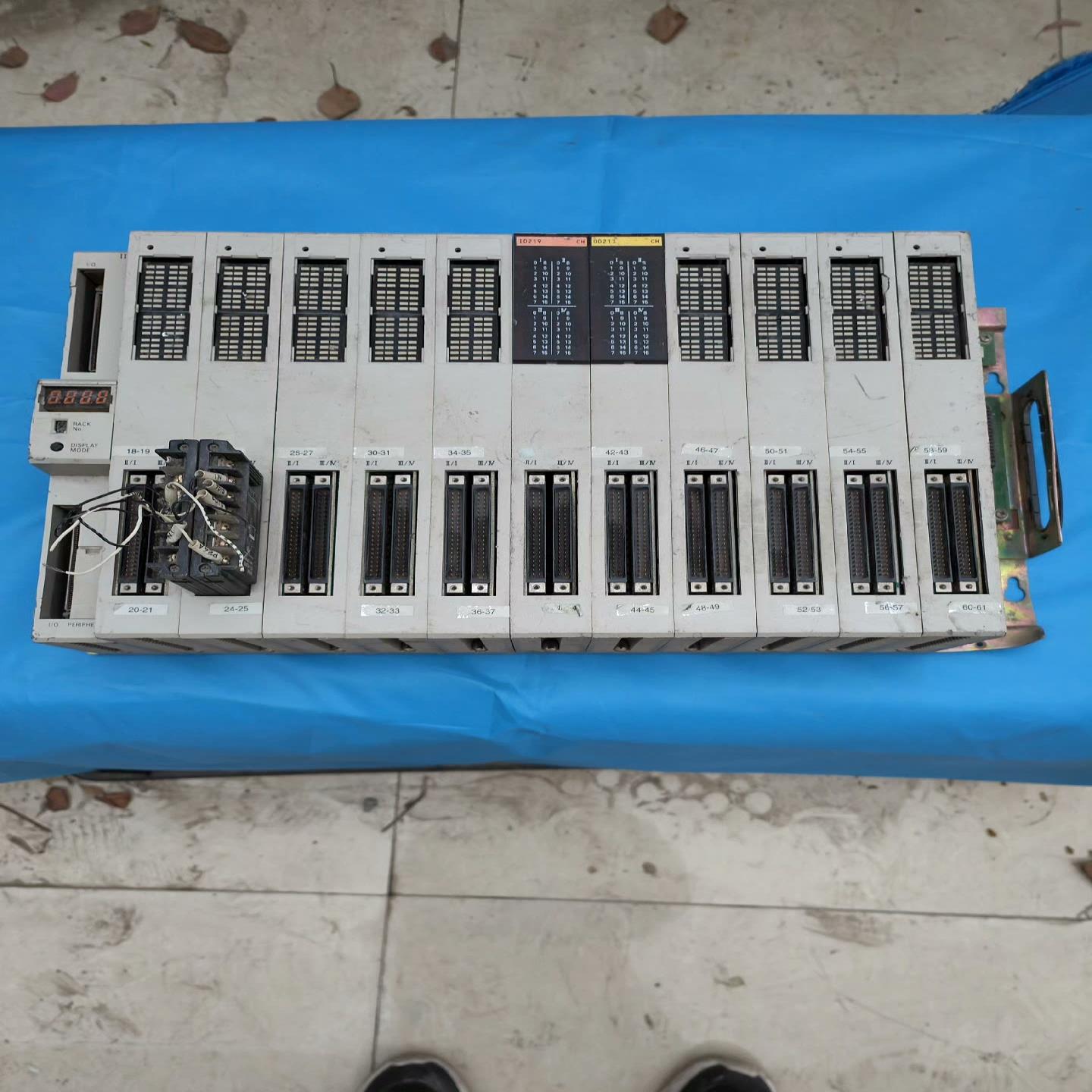 C500 PLC一套，片有输入输出电源模拟量等模