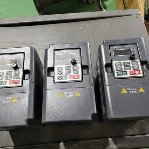 询价鑫德力变频器MG100R005G0.4kw功率220V