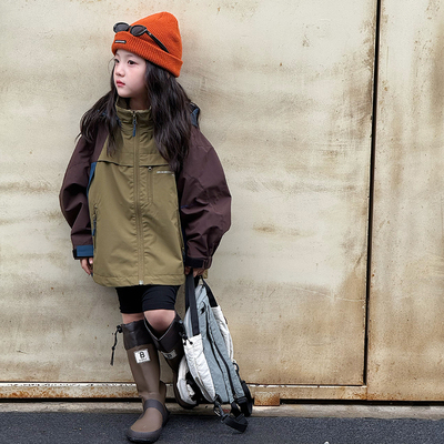 Yumi妈儿童撞色休闲山系冲锋衣