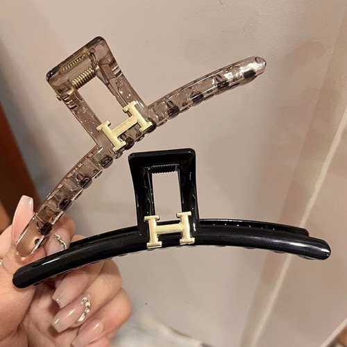 黑色H字母大抓夹盘发鲨鱼夹
