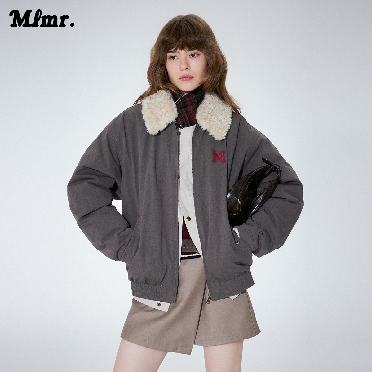 常规版型；可拆卸环保毛领；字母LOGO刺绣