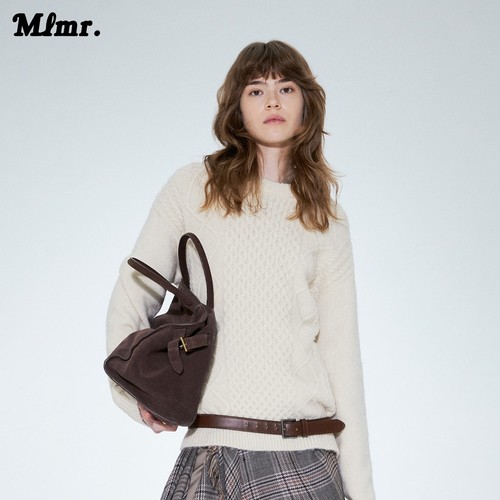 针织罗纹袖口及底摆单侧logo旗标；3色可选