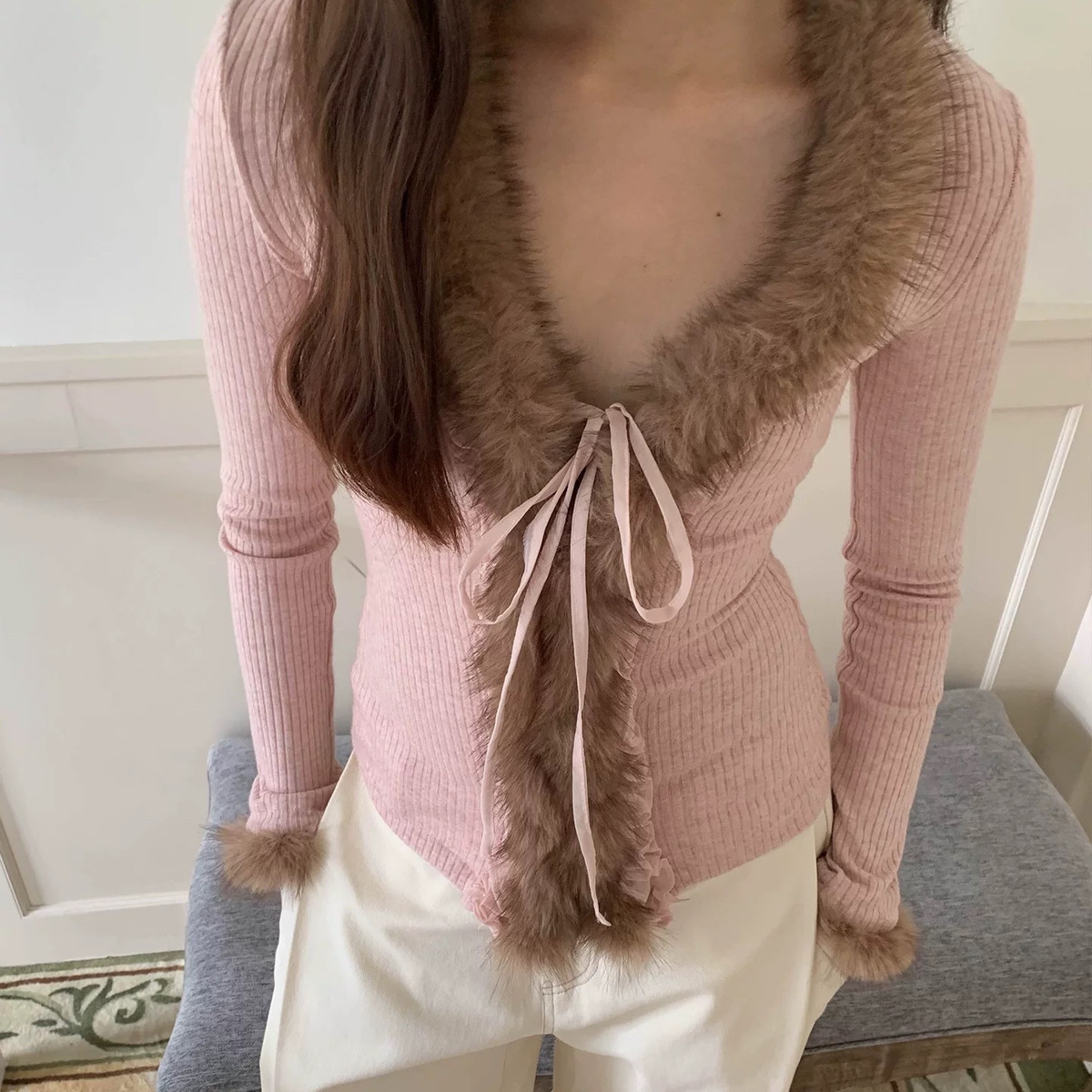 Simida斯密达-新年限定款v领毛毛拼接蕾丝收腰上衣针织开衫M3052