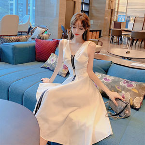 连衣裙收腰显瘦2025年夏季新款气质宽松中长款v领无袖白色裙子女