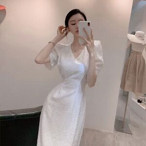 v领收腰显瘦气质法式裙子白色轻熟风中长款连衣裙女