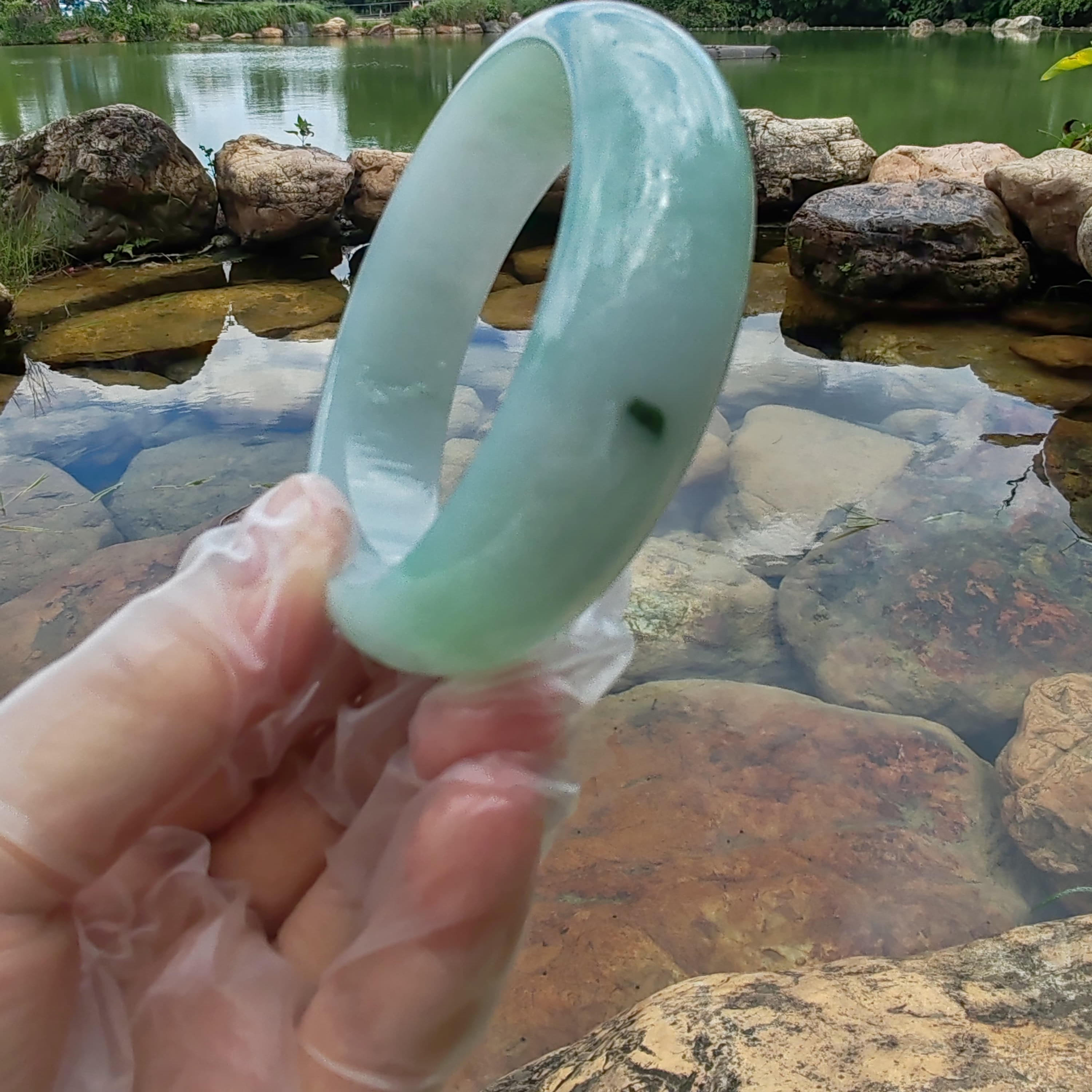 翡翠手镯A货宽版老坑细糯种女款61圈水润浅绿飘花玉镯子新年送礼