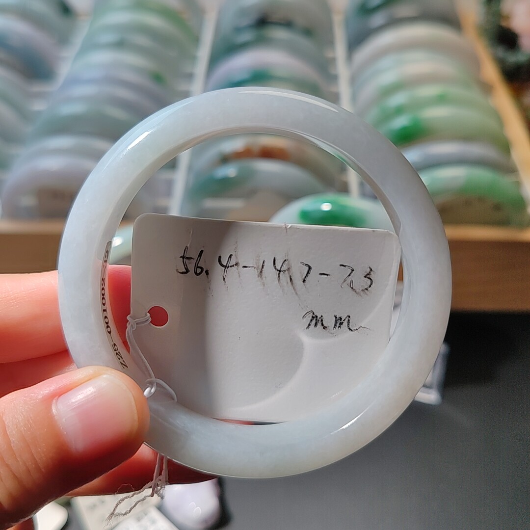 特价清仓56.4圈翡翠A货手镯白月光（有纹裂