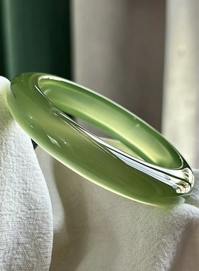 新款天然马料苦茶冰玛瑙玉镯青梅色天然玉髓冰翠玉手镯多样性发一