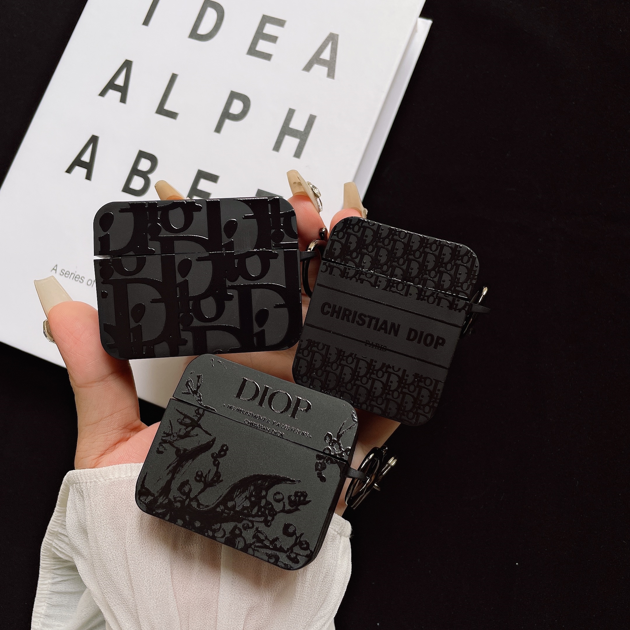 新款黑色磨砂浮雕潮牌D家适用苹果蓝牙无线耳机壳AirPods pro二代硅胶AirPods 1/2/3/4代防摔男女款保护套
