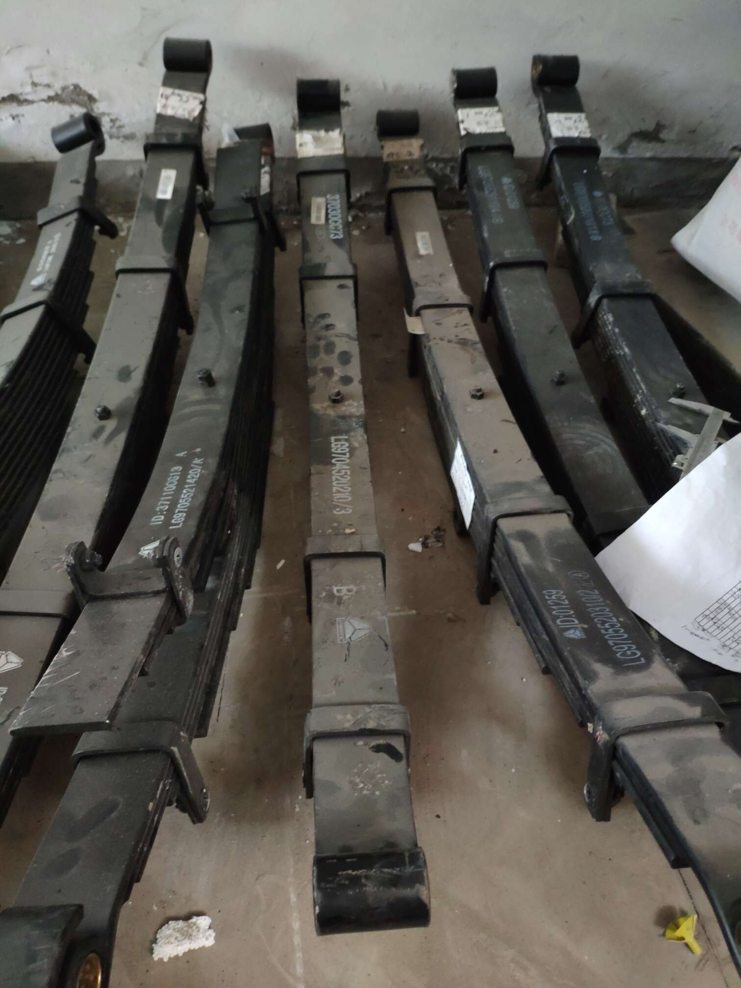 重汽豪沃轻卡前钢板弹簧总成原厂汽车配件lg9704520210