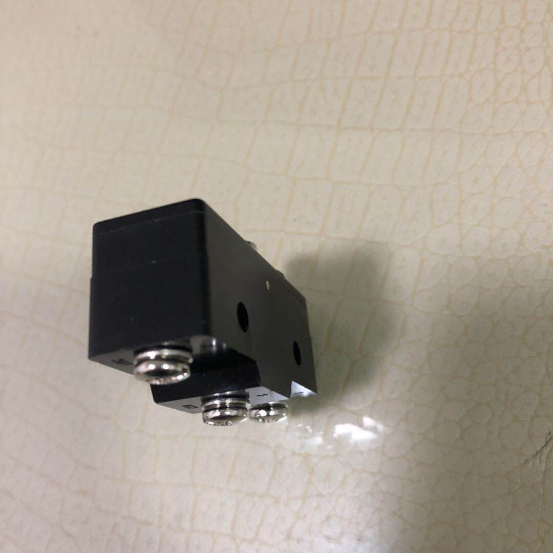 微动开关限位只脚行程银