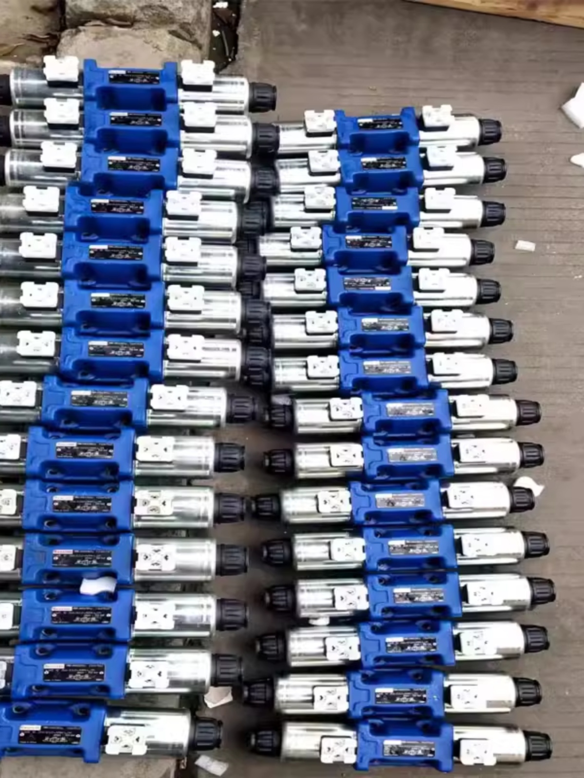 力士乐电磁阀3WE6B62/EW230N9K4换向阀3WE6B62/EG24N9K4方向阀