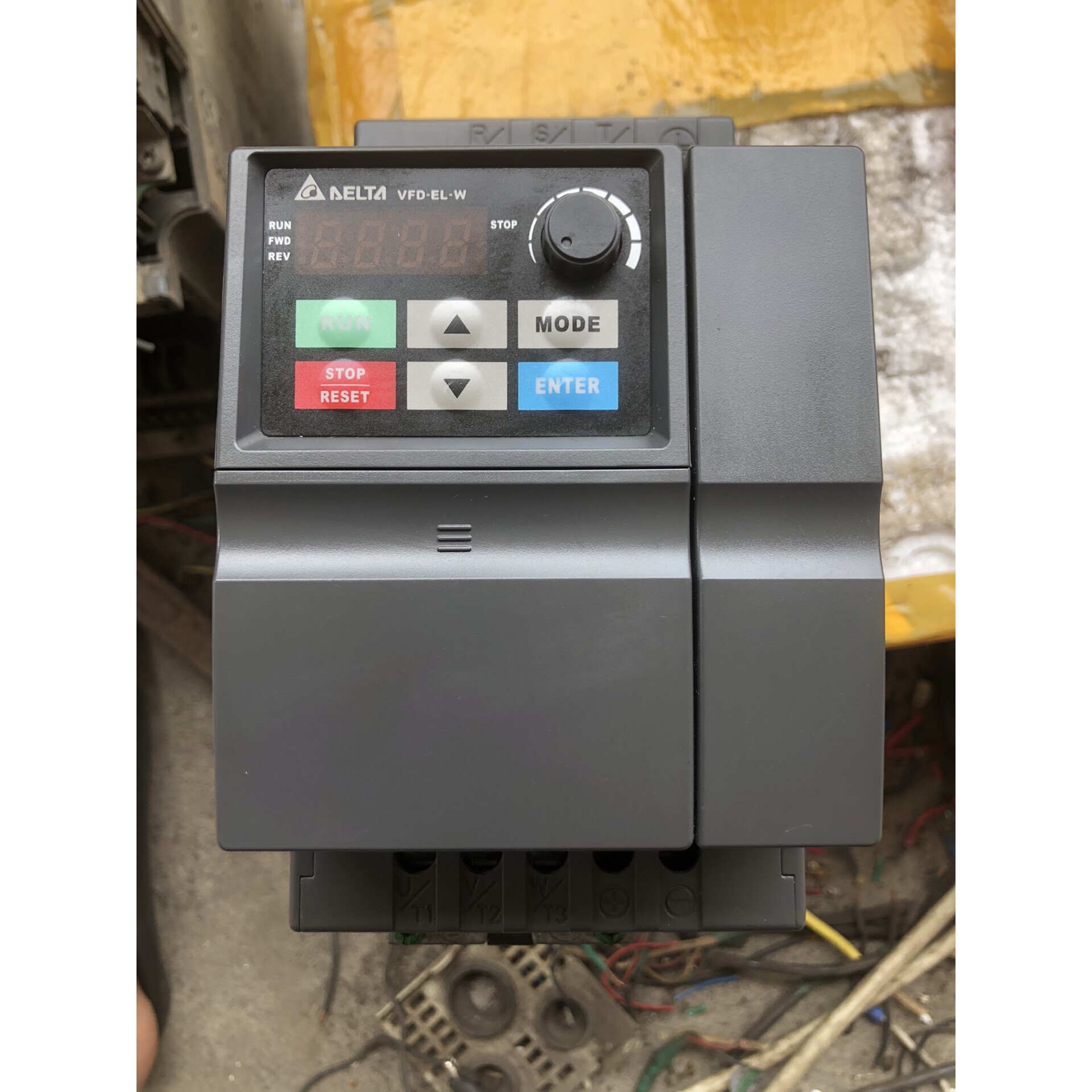 询价2020年机器台达vfd040el43w变频器380v4kw议价