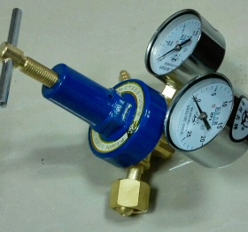 全铜阀体氧气表减压器 yqy-07 2.5-25mpa 进口螺纹G5/8