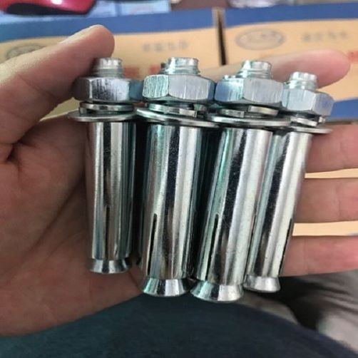 市场标膨胀螺丝钩整箱装