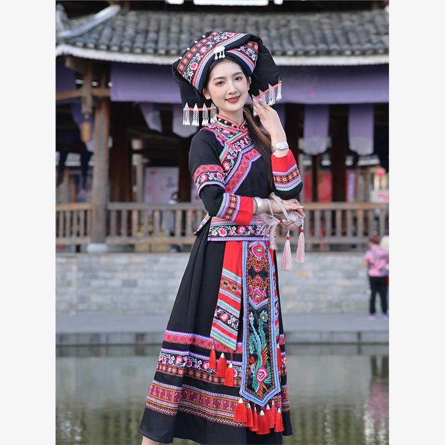 广西壮族服装女三月三民