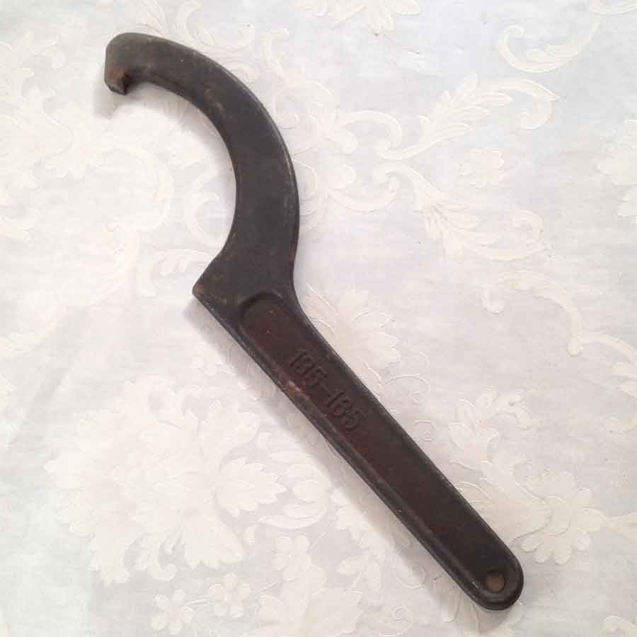 月牙扳手钩形园螺母侧面