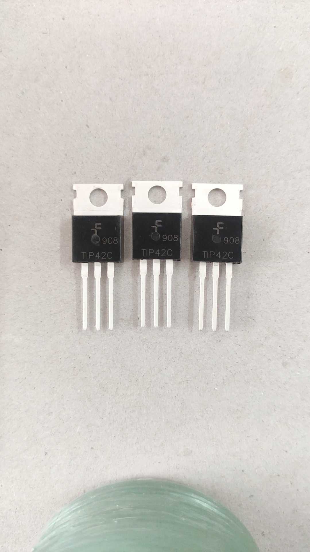 实物上传：TIP42C   质量保证    全新原装   拍前请咨询