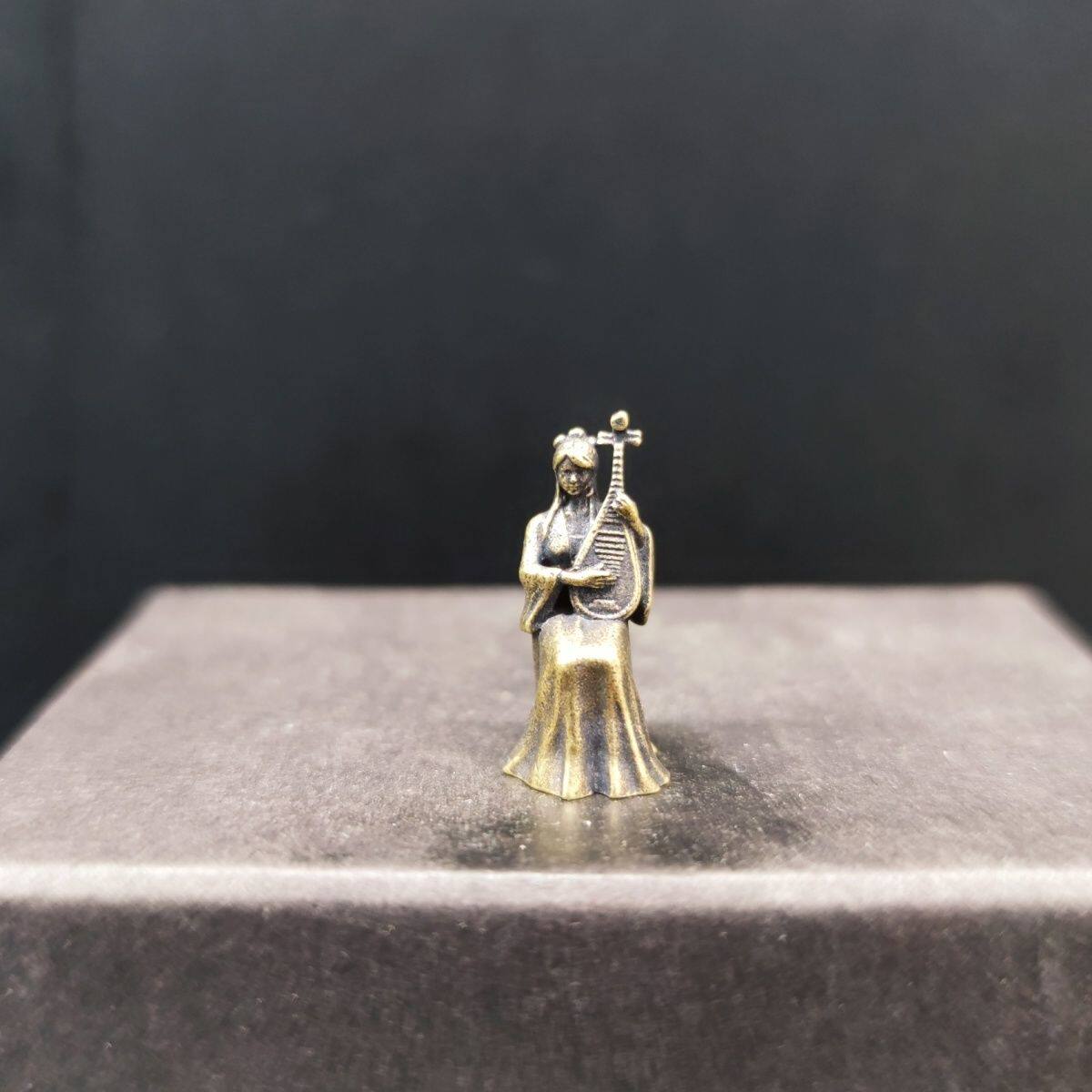 黄铜坐姿古装 西施 林黛玉 琵琶美女 茶宠盆景国风微景观造景摆件