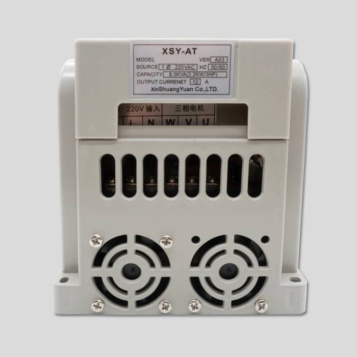 变频器0.75KhW/1.5kw单相220V输入220V输出通用型电机调速风机水*