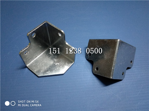 五金箱底包角塑胶盒盘属