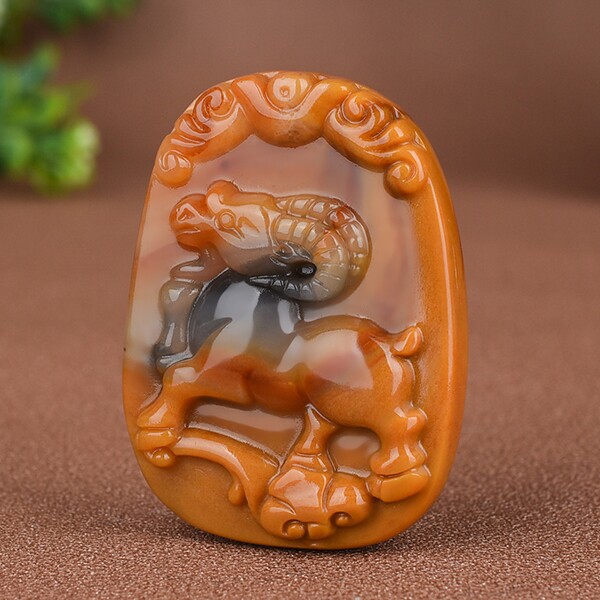 天然云南黄龙玉十二生肖玉吊坠鼠牛虎兔龙蛇马羊猴鸡狗猪挂件玉牌