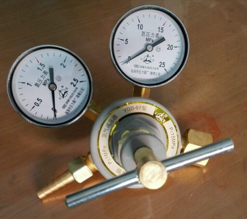 氮气瓶减压器铜阀体进螺