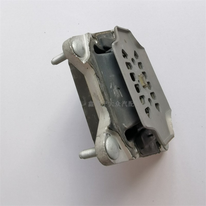 奥迪发动机变速箱胶垫波