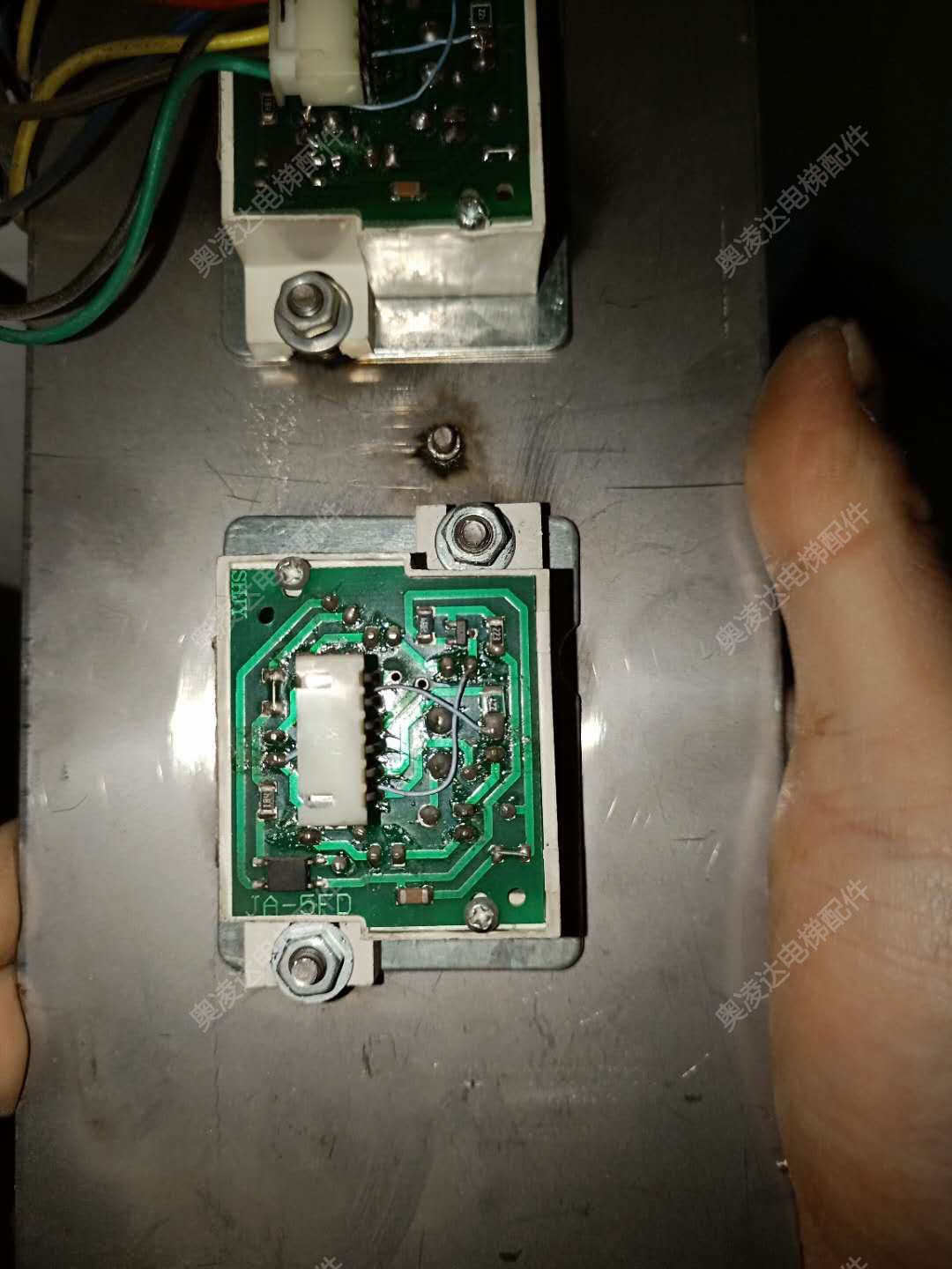 上海江燕电梯按钮JA-5FD  DC110V转24V 红光 方形 原厂全新