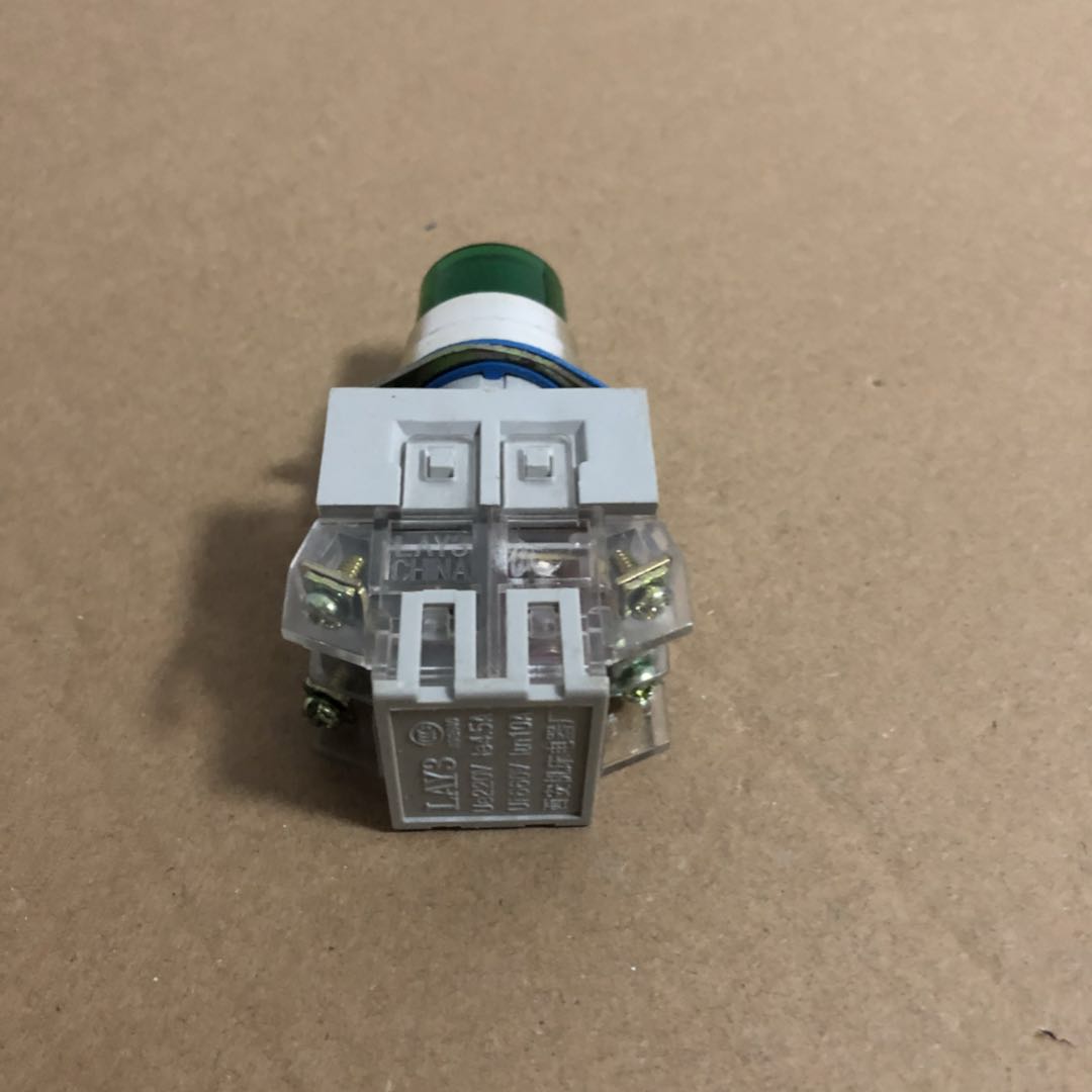 优质自复位带灯按钮红色