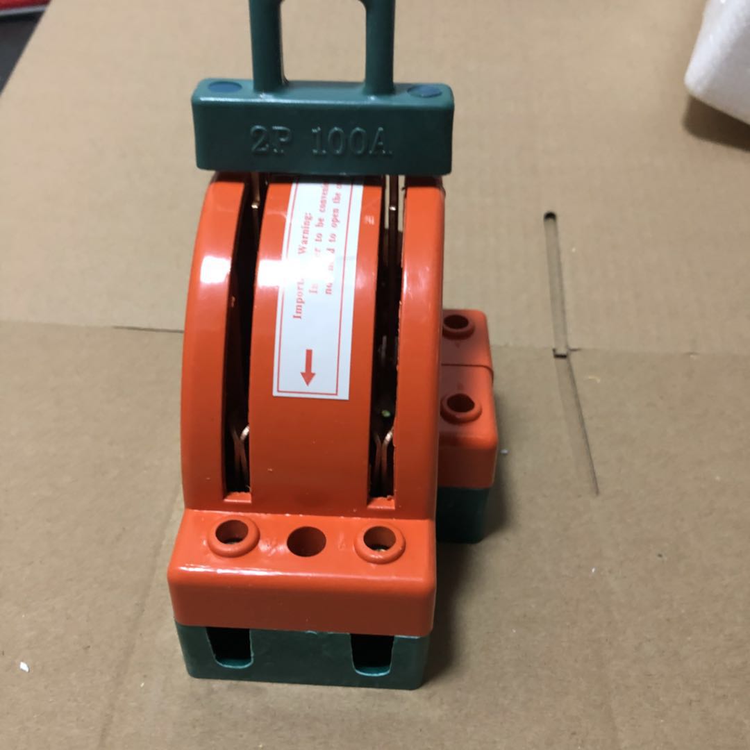 半圆形双投闸刀开关单相