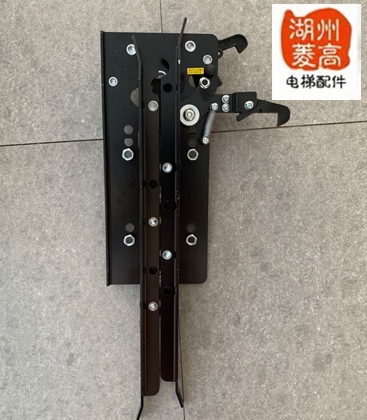 电梯配件 电梯新标准防扒轿门锁门刀 01型厅门挂板 展鹏门机门刀