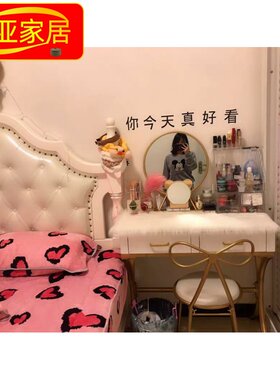白色仿羊毛圆形地毯垫蝴
