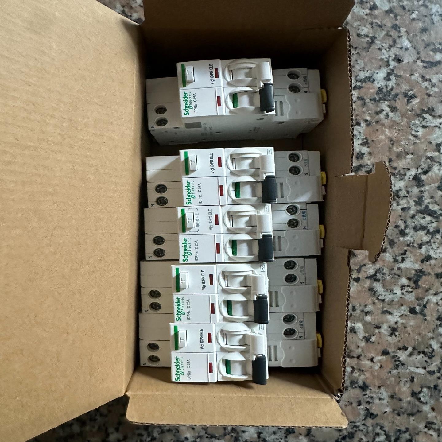 议价小型iDPNa漏电机九成，2年，可装柜